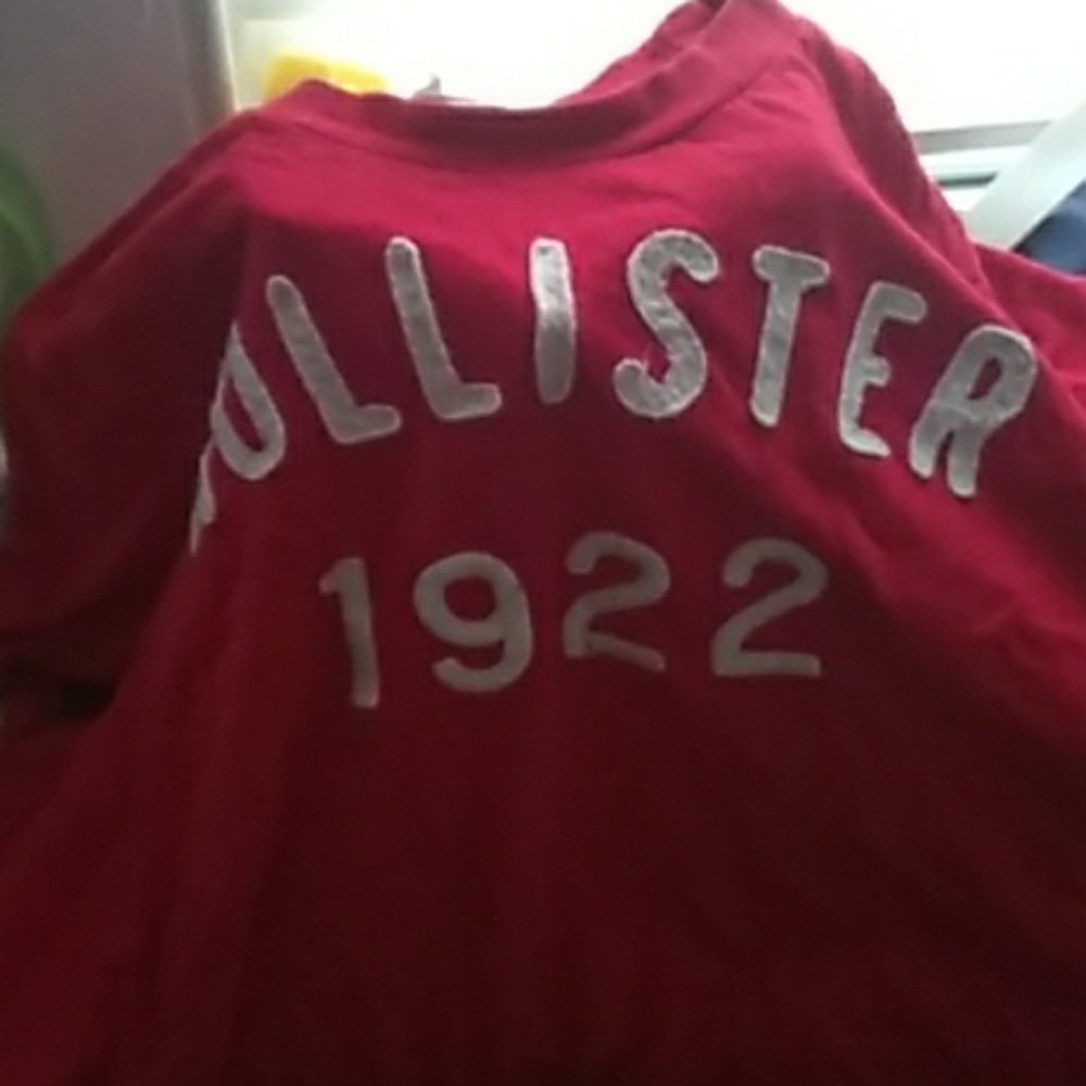 Hollister t-shirt